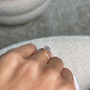 Anillo de Compromiso ZAYRO EXPORT ZR-227 para Mujer, Chapado en Oro de 18K y Rodio, con Cristal, Certificado IGI, Diseño de Racimo, Corte Ovalado, Engaste de Garras - Product Image 1