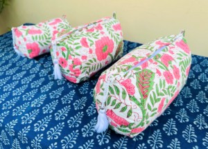 Set de Bolsas de Maquillaje Acolchadas de Algodón con Estampado Floral: Bolsas de Aseo Hechas a Mano, Bolsas de Viaje Estilo Boho, Neceser Indio, Bolsa para Hombre y Mujer - Product Image 5