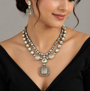 Ensemble de colliers superposés vintage en laiton couleur or, bijoux fantaisie avec pendentif double pierre et boucles d'oreilles pour fêtes et mariages - Product Image 1