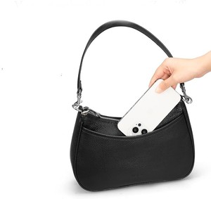 Bolso Hobo Clásico de Cuero Genuino de Alta Demanda para Mujer, Bolso de Hombro de 28x7.5x19 cm, Ligero, con Cierre de Cremallera, para Uso Diario, Color Negro, en Venta - Product Image 3