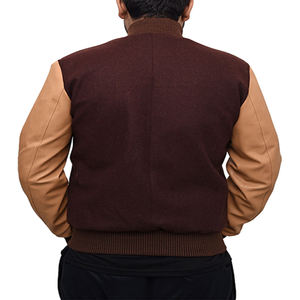 Chaqueta Varsity Marrón para Hombre con Mangas de Cuero PU Color Bronceado, Cuello Alto, Cierre de Botones, Estilo Casual para Otoño - Product Image 3