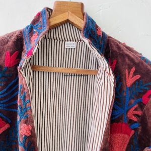 Chaqueta de algodón Suzani hecha a mano en India, chaqueta corta bordada a mano, abrigo unisex, chaqueta corta Suzani hecha a mano - Product Image 5