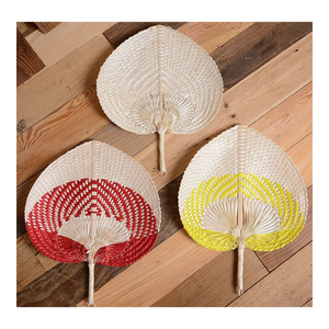 Abanico de Hoja de Palma Tejido a Mano en Vietnam, Abanico Natural Sostenible para Hoteles, Resorts, Eventos Culturales, Tiendas de Regalos y Compras Internacionales - Product Image 1
