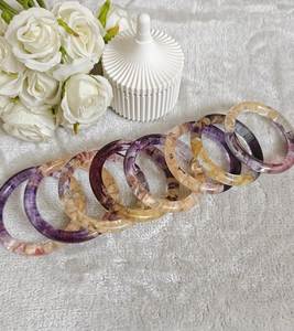 กำไลข้อมือเรซิ่นทำมือ สไตล์หรูหราทันสมัย พร้อมฝีมือประณีต - Product Image 4