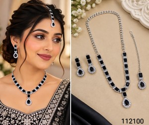 Conjunto de collar con diamantes americanos con corte esmeralda y aretes a juego, y mang tika, chapado en rodio, conjunto de joyería de moda. - Product Image 2