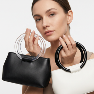 Porte-clés et poignée de sac personnalisés en acrylique et résine écologiques – Design noir et blanc - Product Image 1