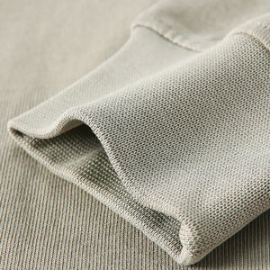 Camiseta Casual de Algodón Grueso para Hombre con Logotipo OEM, Cuello Redondo o Cuello Alto Simulado, Estilo Urbano con Diseño Liso Otoñal - Product Image 4