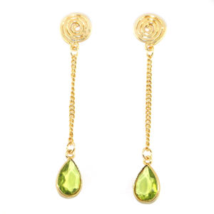 Boucles d'oreilles pendantes longues en forme de poire avec pierre précieuse péridot taillée, design minimaliste, plaqué or 24 carats, sertissage clos, bijoux - Product Image 1