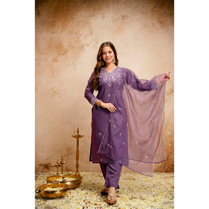 Ropa pakistaní de diseñador de excelente calidad, nueva, de Chanderi con bordados, conjunto de Kurti y pantalón para bodas y fiestas. - Product Image 1