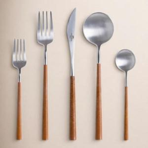 Juego de cubiertos de acero inoxidable estilo bohemio con mangos de ratán, 5 piezas, ecológico y resistente al agua - Product Image 6