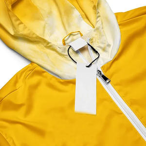 Veste coupe-vent légère et imperméable à capuche pour homme, idéale pour la randonnée et la course en extérieur, avec logo frontal, service OEM personnalisé - Product Image 2