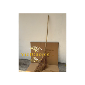 Escoba de palos de coco natural hecha a mano con mango de madera de acacia para limpieza de establos Vietchoice 2026 - Product Image 1