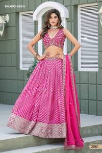 Nouveauté : Ensemble Lehenga-Choli et Dupatta en soie tabby traditionnelle indienne avec motifs imprimés et brodés, pour femme, fabriqué par un fabricant de mode. - Product Image 2