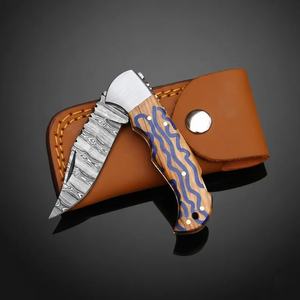 Couteau de camping pliant artisanal en acier Damas, manche en corne noire, couteau de poche OEM/ODM, étui en cuir, qualité industrielle supérieure - Product Image 4