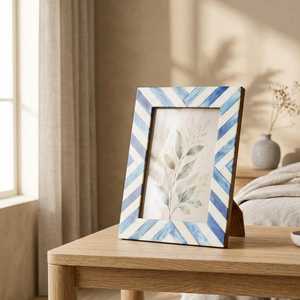 Marco de Fotos Contemporáneo Hecho a Mano con Incrustaciones de Hueso y Resina – Elegante Portafotos de Lujo con Diseño Artístico de Mosaico para Hogar Moderno - Product Image 2