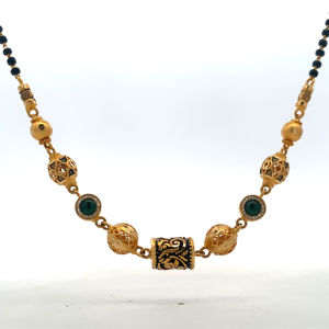 Mangalsutra de Oro Antiguo de 22K con Sello BIS - Collar Tradicional Hecho a Mano con Cuentas Negras en Oro Amarillo 916 - Product Image 5