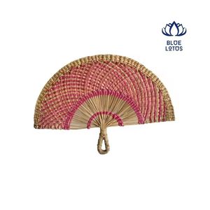 VENTA EXITOSA Abanico de Mano Tallado en Bambú Ecológico de Blue Lotus Farm |   Abanico de mano con temática de hadas naturales para bodas y fiestas en la playa, al por mayor - Product Image 1