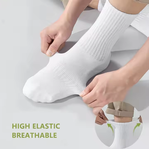 Chaussettes de sport unisexes en coton à compression, confortables et antidérapantes, avec logo, pour hommes et femmes, collection Prodigous International - Product Image 2