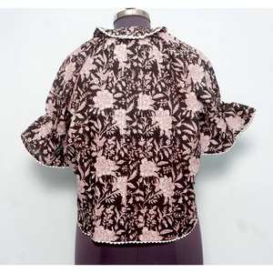 เสื้อเชิ้ตผู้หญิงคอโอ แขนพอง ลายดอกไม้ พิมพ์ลายวินเทจ ดีไซน์สวยหวาน เป็นมิตรกับสิ่งแวดล้อม แห้งเร็ว ผ้าฝ้าย 100% - Product Image 6