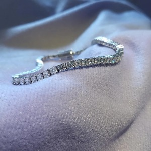 Pulsera de diamantes de moissanita de alta demanda, joyería plateada para boda y compromiso para mujeres, disponible a precio de exportación. - Product Image 5