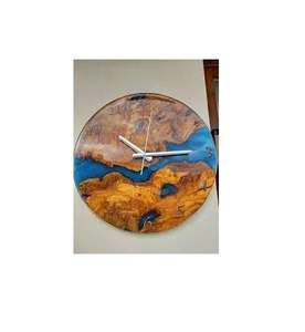 Horloge murale contemporaine en résine époxy et bois, idéale pour offrir en cadeau, décoration intérieure, artisanale, personnalisée, de qualité supérieure, pour restaurant, hôtel - Product Image 6