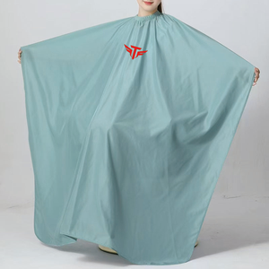 Cape de coiffure blanche avec logo rouge en polyester anti-adhésif pour hommes et femmes - Product Image 4