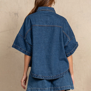 Camisas de mezclilla azules oversize para mujer 2026 al por mayor, de manga larga con botones, ajuste regular, top corto sexy de verano, lavado claro - Product Image 3