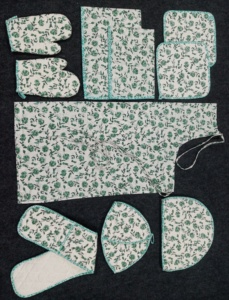 Juego de Delantales de Cocina de Algodón con Estampado Floral Verde, Lavables a Máquina, para Uso Diario en la Cocina - Product Image 1