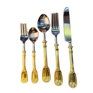 Juego de Cubiertos Regal de 5 Piezas Estilo Victoriano con Relieve Dorado, Mangos con Trabajos de Esculpido Ornamentales y Cabezas Pulidas a Espejo - Product Image 1