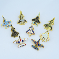 Épingles de revers d'avion 3D personnalisées haut de gamme, badges d'aviation métalliques détaillés, émail souple personnalisé