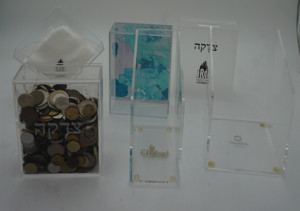 <span class=keywords><strong>2025</strong></span> mới tùy chỉnh hiện đại <span class=keywords><strong>lucite</strong></span> tzedakah hộp từ thiện Tặng hộp <span class=keywords><strong>Acrylic</strong></span> tzedakah hộp cho judaica - Product Image 3