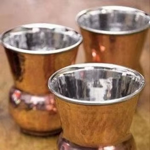Verres en cuivre haut de gamme pour l'hôtellerie, gobelets métalliques pour eau, jus, cocktails, durables, réutilisables, pour restaurants et bars. - Product Image 1