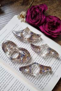 Soporte de Resina Hecho a Mano para Páginas de Libro, Lector de Pulgar y Dedo |   Herramienta de Lectura con una Sola Mano para Libros y Revistas - Product Image 3