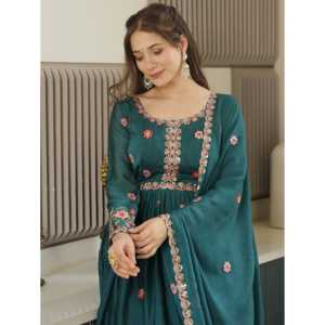 Robe de soirée Pent and Dupatta de créateur avec look séduisant - Product Image 6