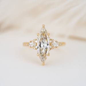 Bague de fiançailles de luxe en or jaune 10K 14K 18K avec diamant de laboratoire taille marquise, bague de mariée vintage, bijoux de mariage personnalisés - Product Image 3