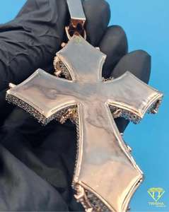 Pendentif religieux en forme de croix avec diamants en moissanite VVS en argent sterling 925 pour homme - Product Image 5