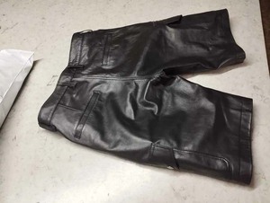 Pantalones Cortos de Cuero Premium para Hombre, Diseño Sólido de Alta Gama, Ajuste Cómodo, Ropa Casual de Calle, Moda de Verano, Resistentes al Viento - Product Image 1