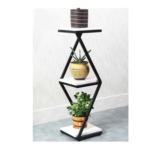 Support de pot de fleurs en métal design, conçu pour des espaces intérieurs et extérieurs élégants, parfait pour la présentation de plantes dans le jardin, le balcon ou le salon. - Product Image 6