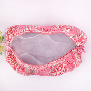 กระเป๋าเครื่องสำอางแบบพกพาขนาดใหญ่ลายบล็อกพิมพ์ลายทนทานใหม่  กระเป๋าใส่เครื่องสำอางแบบควิลท์  กระเป๋าของขวัญสำหรับเพื่อนเจ้าสาว  ซักล้างได้ - Product Image 5