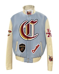 เสื้อแจ็คเก็ตวาร์ซิตี้ Cleveland Cavaliers ผ้าขนสัตว์และหนังสไตล์อังกฤษโบราณ สีฟ้าอ่อน - Product Image 1