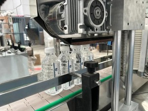 Machine d'étiquetage automatique électrique pour bouteilles carrées en plastique avec applicateur d'autocollants haute précision pour l'emballage des boissons - Product Image 5