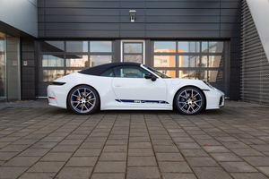 รถ SUV ปี 2025 รุ่น 911 Carrera T มือสอง สภาพดี เครื่องยนต์เบนซิน 4.1-6 ลิตร เทอร์โบ 394 แรงม้า ล้อแม็ก R20 ภายในสีเข้ม เครื่องยนต์แบบสันดาป - Product Image 4