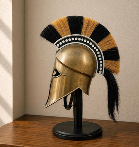 Casque corinthien spartiate grec en métal avec plume noire et or, casque de guerrier antique, objet décoratif historique de collection - Product Image 3