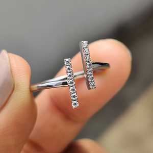 Anillo de compromiso de moissanita con corte brillante redondo y diseño abierto de moda, de plata de ley 925, ajustable para mujer, para aniversario o boda - Product Image 1