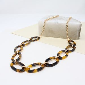 Collier en résine à maillons légers, long et artisanal, style bib ange, géométrique, pour tous les jours - Product Image 4