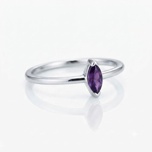 Anillo de compromiso solitario de amatista con corte marquesa de plata de ley 925 chapado en rodio, elegante y moderno para mujer de Rhaya Jewels - Product Image 2