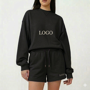 Ensemble haut à col montant et short pour femme, élégant et confortable, idéal pour un look décontracté et chaud au quotidien. - Product Image 1