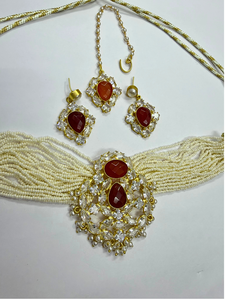 Parure de mariée collier ras-du-cou, boucles d'oreilles, maangtika, bandeaux de perles, plaqué or 18 carats, collier Dori, ensemble classique en cristal et strass - Product Image 6