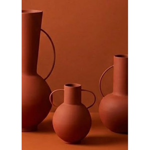 Ensemble de vases à fleurs en terre cuite faits à la main, avec deux poignées en boucle et des corps ronds, pour une décoration intérieure moderne et élégante. - Product Image 6