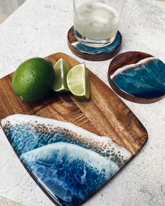 Planche à découper en bois d'acacia WanuoCraft avec motif ondulé en résine pour couper facilement le fromage, la viande, les légumes et le steak par FWE - Product Image 1